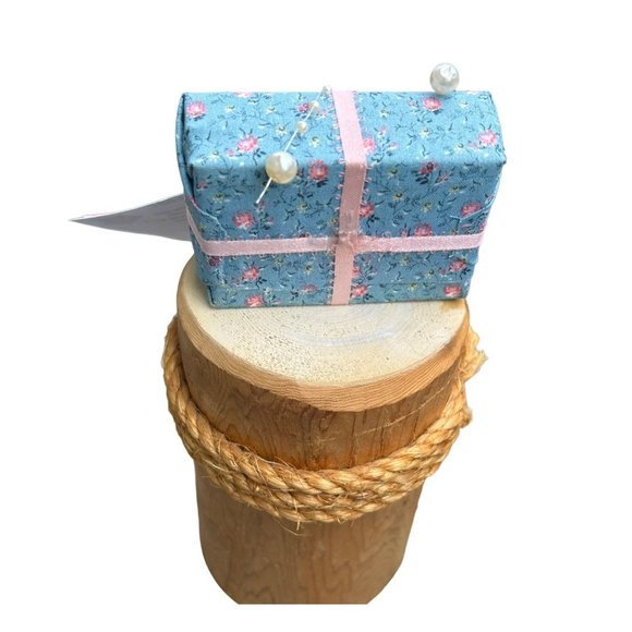 Handcrafted, Embellished, Fabric Wrapped Gift Box - Picture 5 of 6